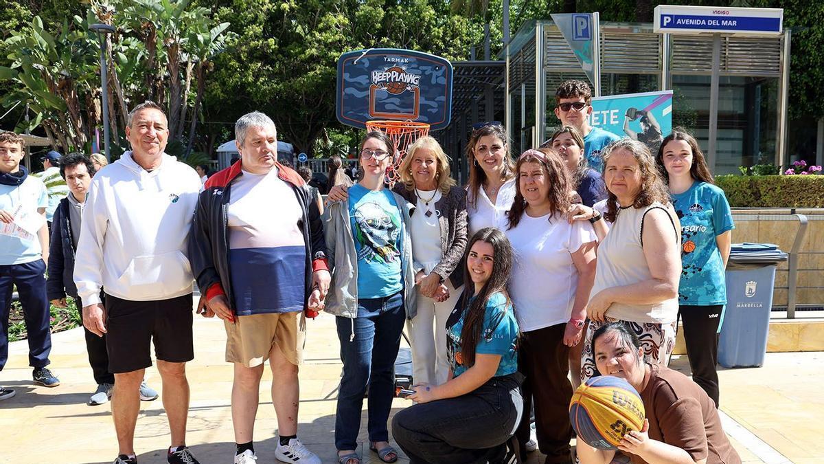 Más de una treintena de asociaciones se dan cita en la Feria Social de Marbella