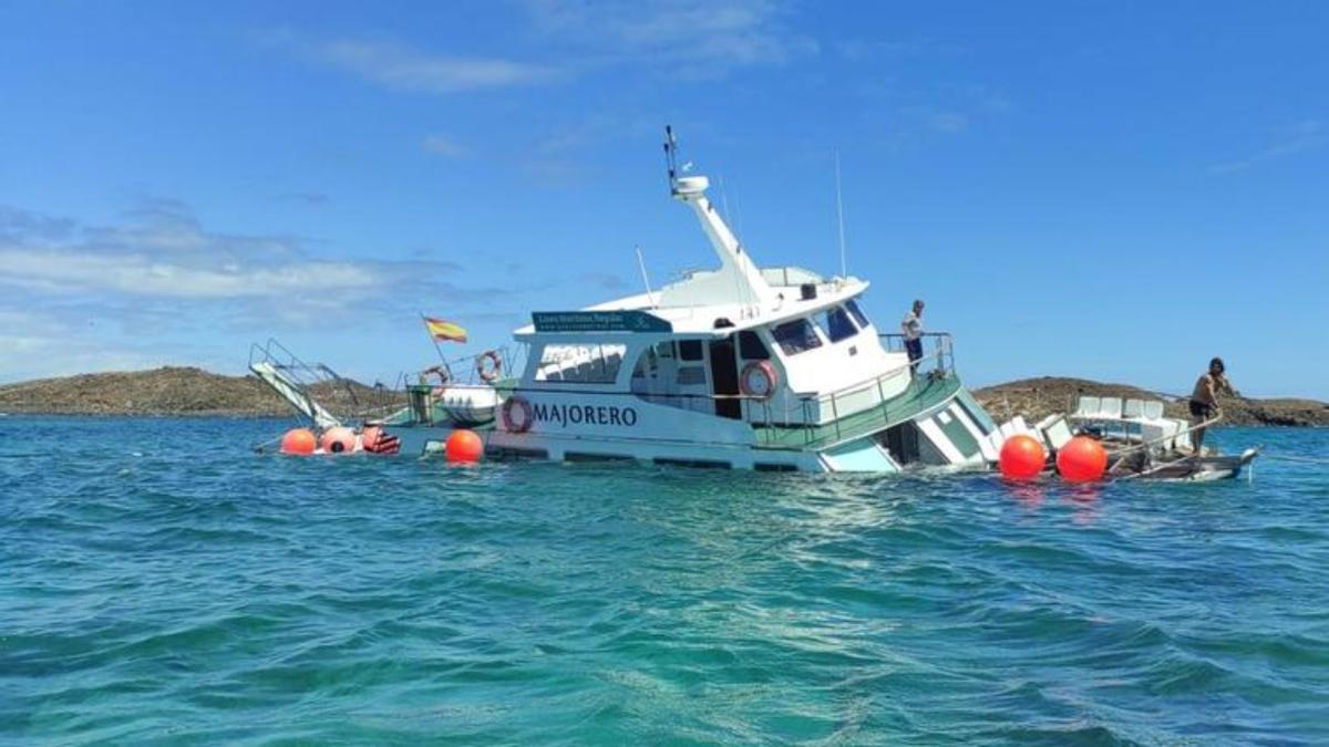 Se hunde el barco que conecta Fuerteventura con isla de Lobos