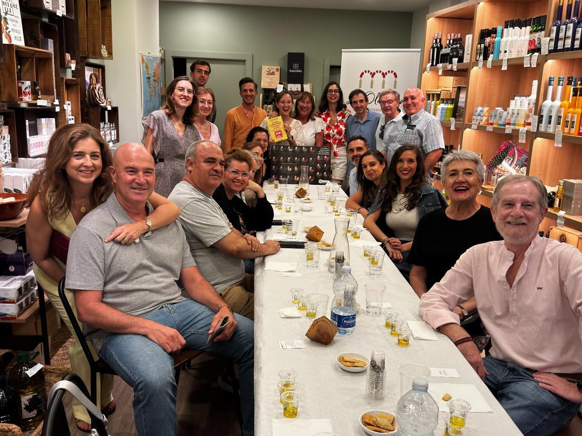 Los asistentes realizaron una cata de AOVE.