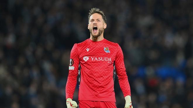 Remiro con la camiseta de la Real Sociedad
