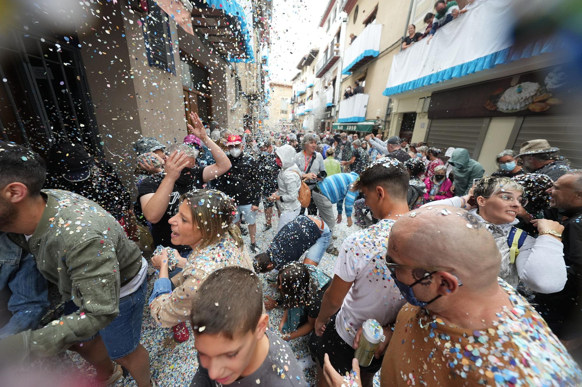 Búscate en el desfile de carrozas y disfraces de l'Anunci de Morella