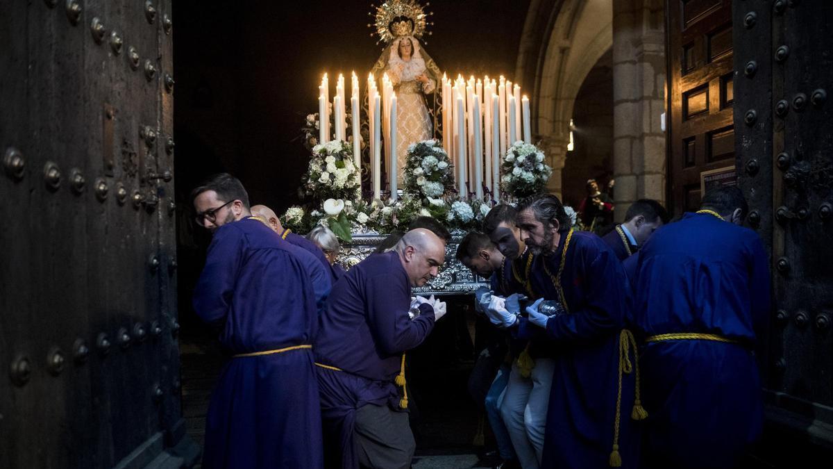 Una estampa de la Semana Santa cacereña.