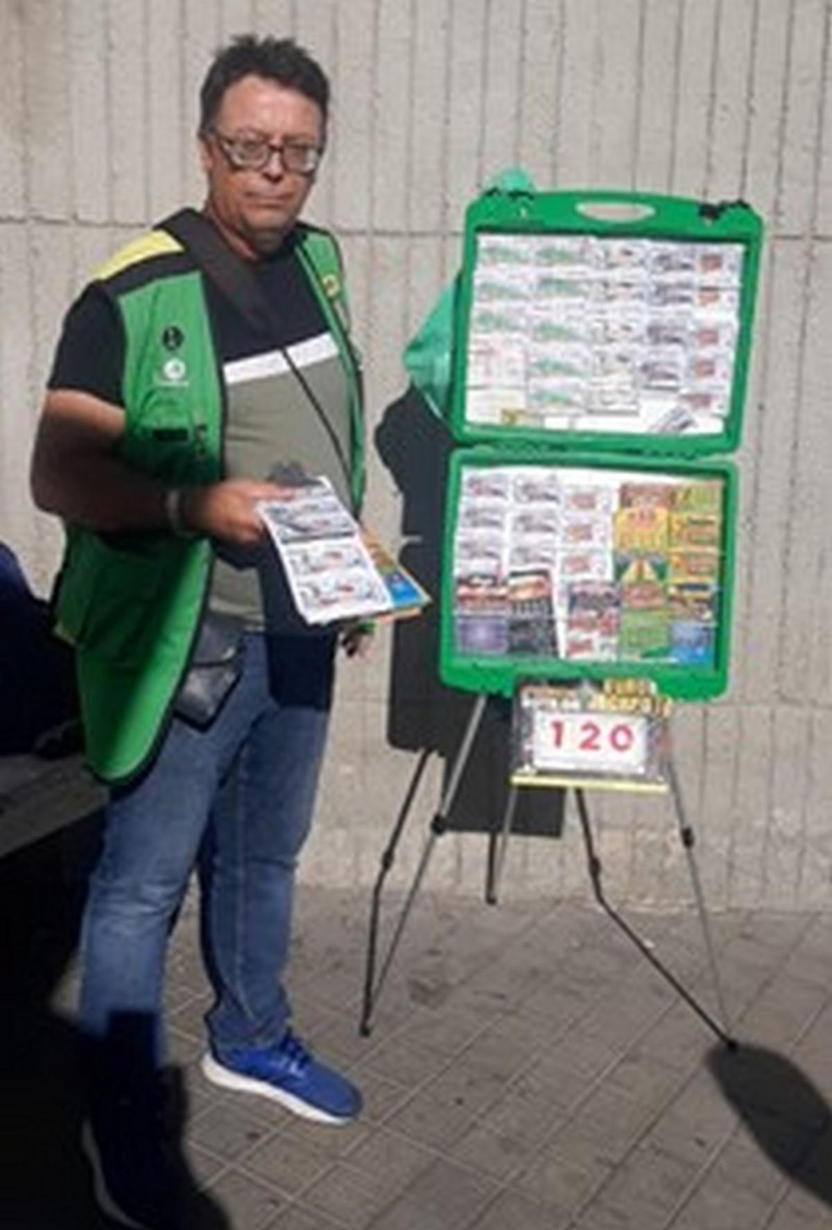 Antonio Jesús Medina Suárez, vendedor de la ONCE en Las Palmas de Gran Canaria.