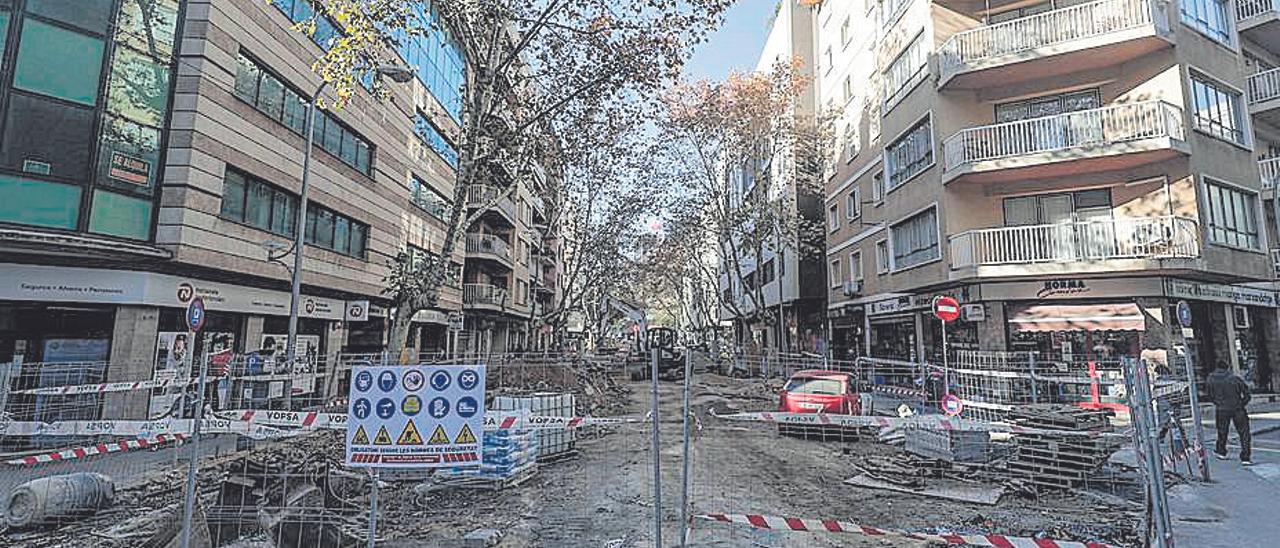 Obras de peatonalización en la calle Nuredduna.