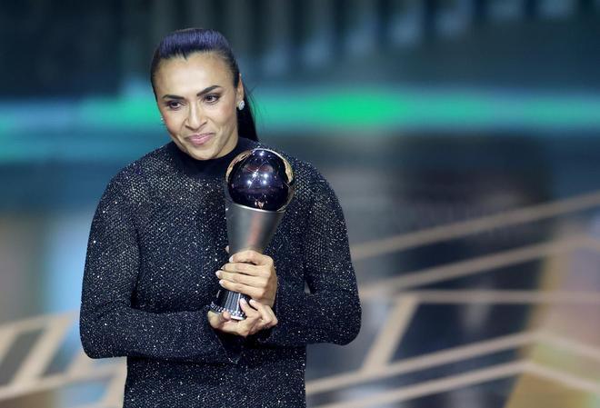 Gala Premios The Best FIFA 2023. Las mejores imágenes de los ganadores. Premio especial de la FIFA para Marta Vieira