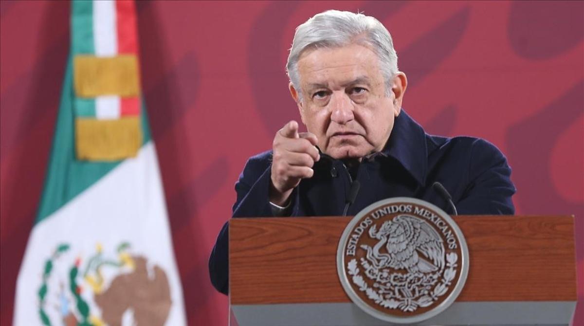 MEX2209  CIUDAD DE MEXICO (MEXICO)  15 12 2020 - El presidente de Mexico  Andres Manuel Lopez Obrador  ofrece su rueda de prensa matutina hoy  desde el Palacio Nacional  en Ciudad de Mexico (Mexico)  Lopez Obrador anuncio este martes que reconocio finalmente la victoria de Joe Biden en las elecciones estadounidenses del mes pasado  luego de que el Colegio Electoral de ese pais ratificara al democrata como presidente electo  EFE  Sashenka Gutierrez