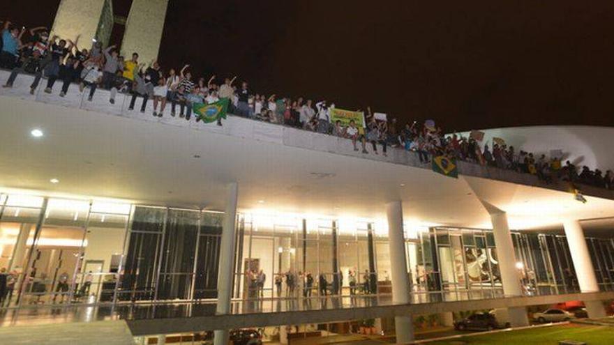 Miles de indignados toman las calles de Brasil en plena Copa Confederaciones