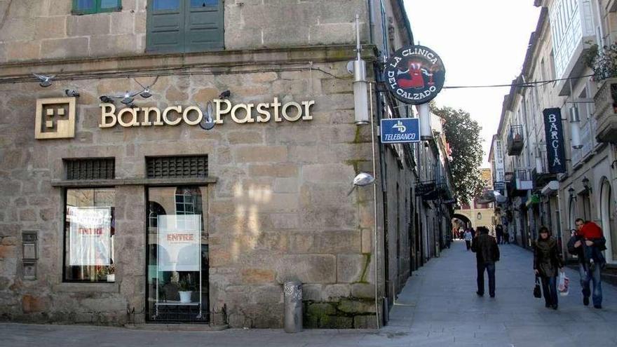 Oficina de Banco Pastor en Pontevedra. // Noe Parga