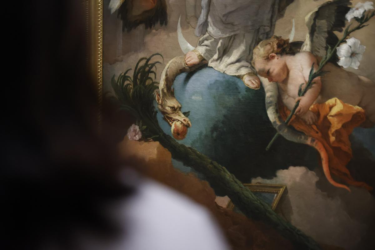 La Inmaculada Concepción vence al dragón con elegancia y naturalidad  en el cuadro de Giambattista Tiepolo en el Museo del Prado.