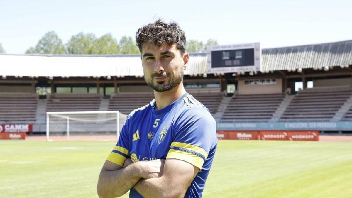 Pablo Crespo seguirá en el Compostela.
