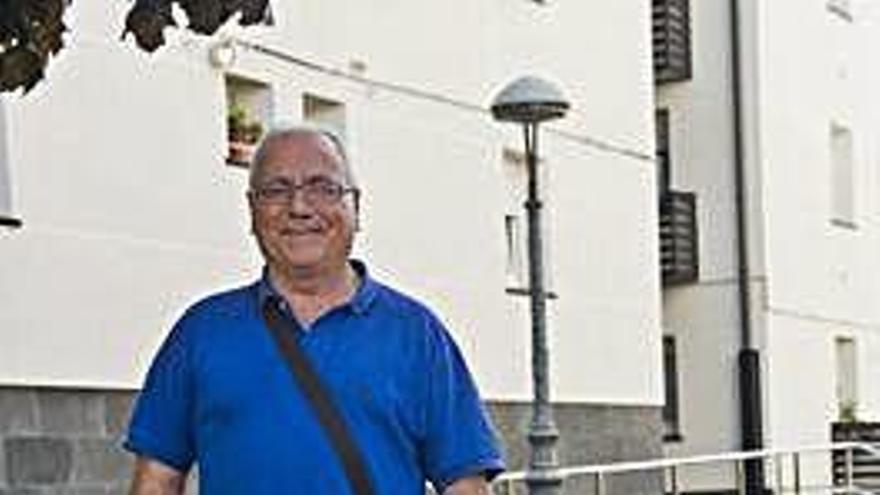 Manuel Gómez Meilán, ayer, en un parque del barrio.