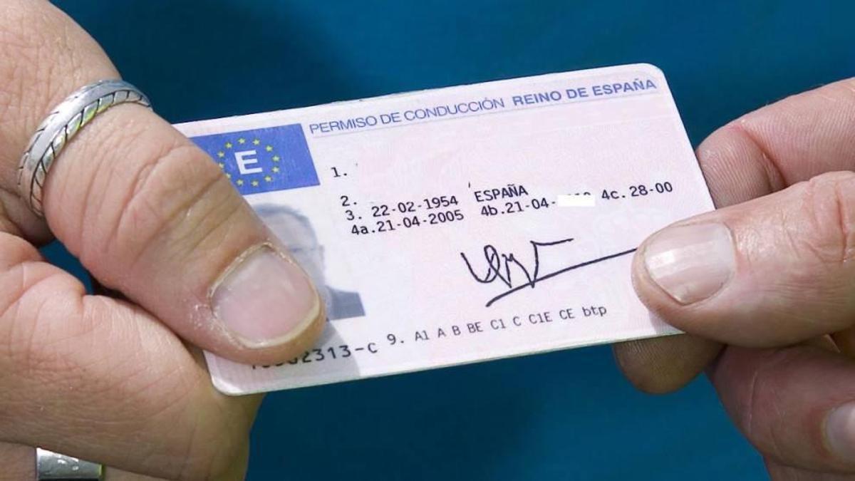Es un delito conducir sin puntos en el carné.