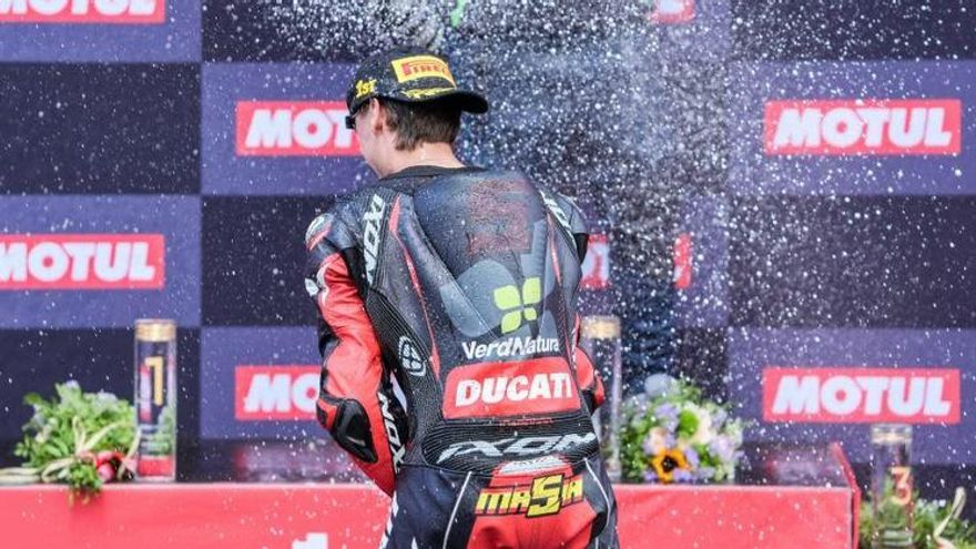Remontada de Jaume Masià para lograr su primera victoria en el Mundial de Supersport