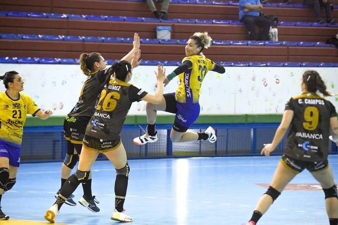 26-02-20 DEPORTES. PABELLON DE LAS REMUDAS. BARRIO DE LAS REMUDAS. TELDE. Partido de balonmano femenino entre el Remudas Rocasa y el Guardés disputado en Pabelloon Antonio Moreno del barrio teldense de Las Remudas.    Fotos: Juan Castro.  | 26/02/2020 | Fotógrafo: Juan Carlos Castro