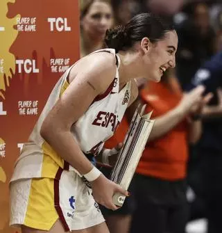Iyana Martín, una jugadora "hipnótica" y un referente del baloncesto femenino: "En casa me mantienen los pies en el suelo"