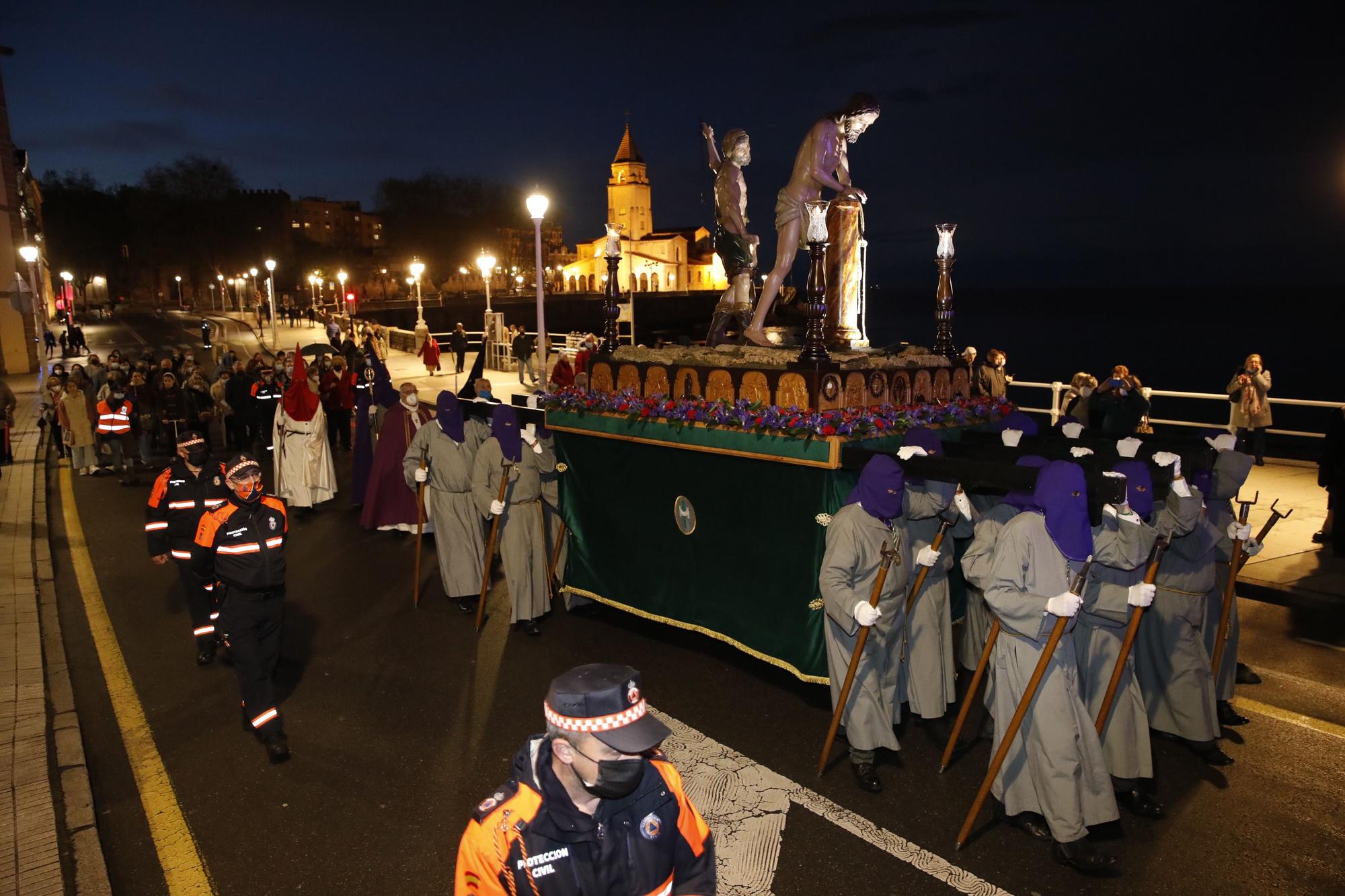 En imágenes: Procesión de Martes Santo en Gijón