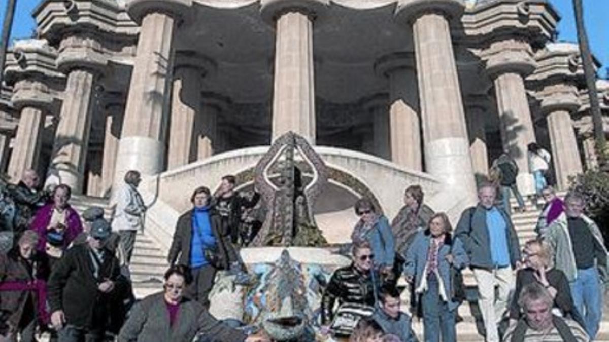 Típica estampa de la escalinata, el rincón más fotografiado del parque.