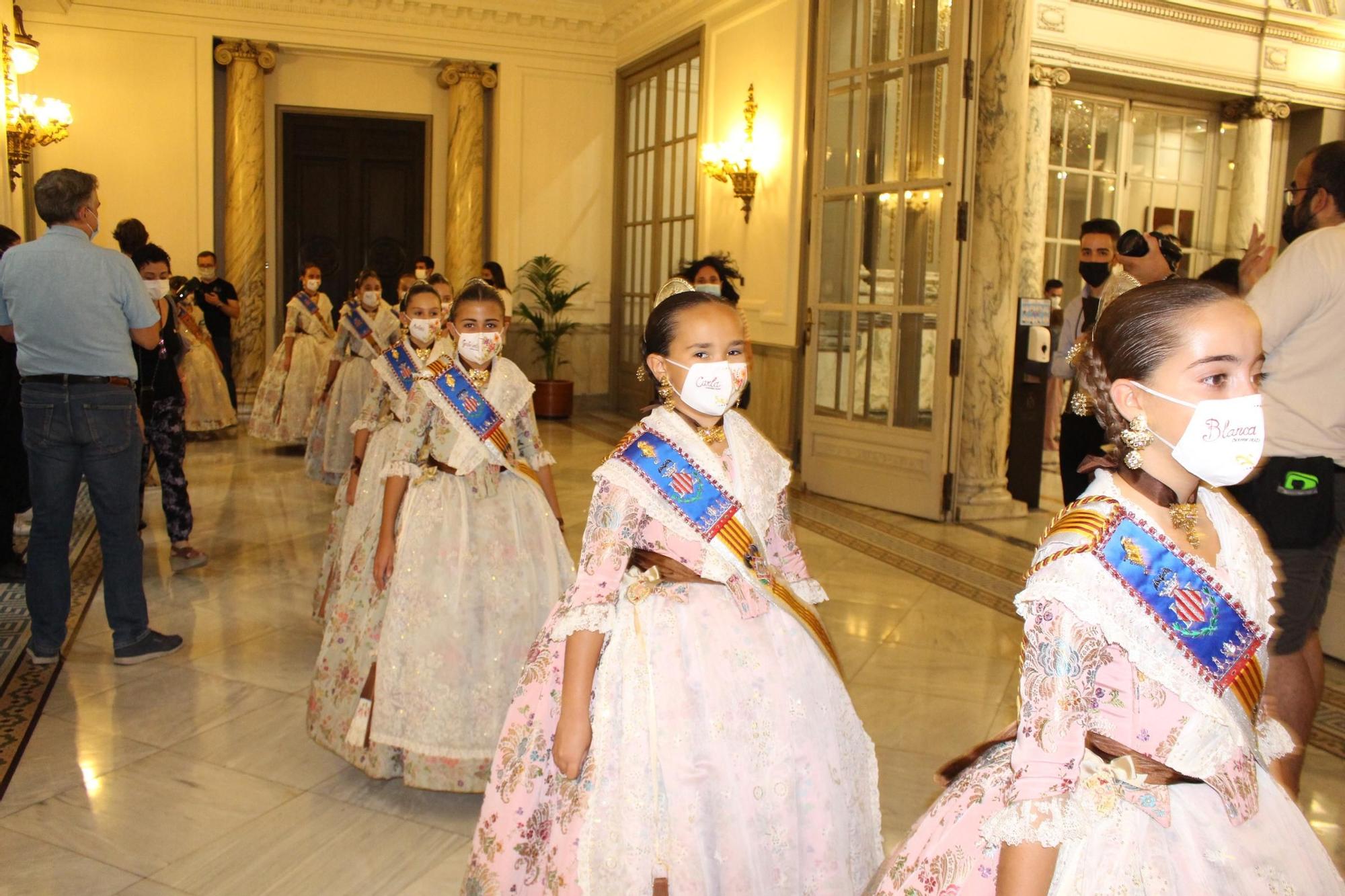 Todo preparado para la Imposición de Bandas a Falleras Mayores y Cortes de 2021