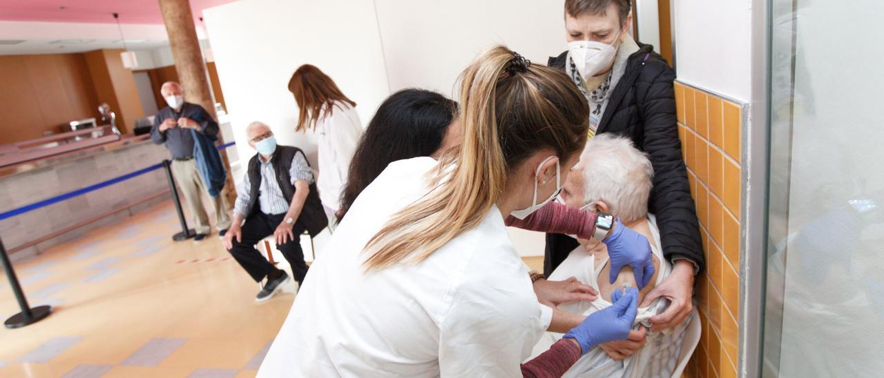 Vacunación de mayores de 80 años frente al covid en la provincia de Alicante
