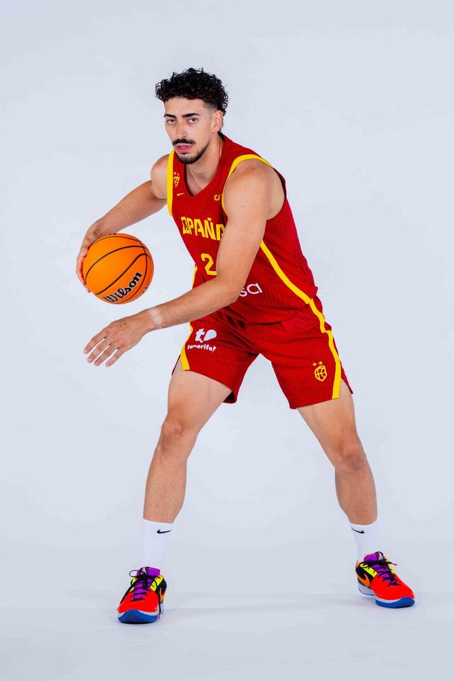 Sesión de fotos de la selección española de Baloncesto: así posan los 5 jugadores taronja