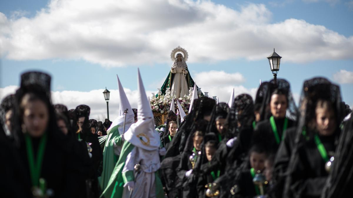 Un desfile de la Cofradía Virgen de la Esperanza