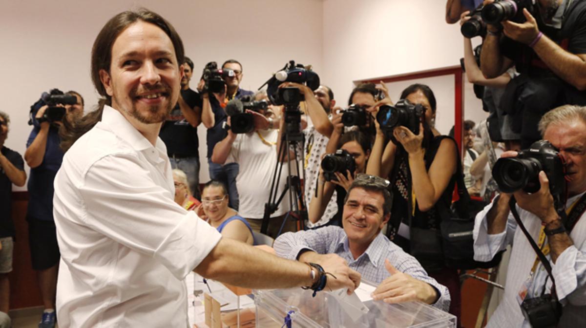 Pablo Iglesias votando