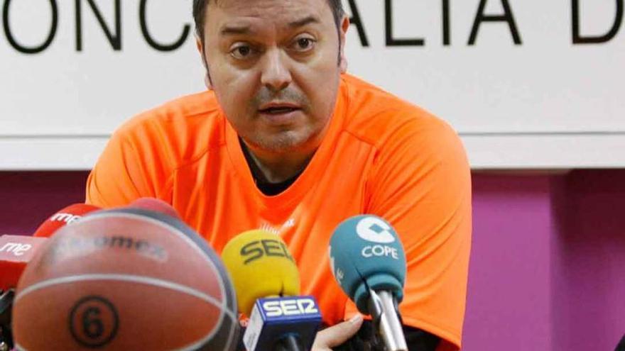 Lucas Fernández, entrenador del Quesos El Pastor.