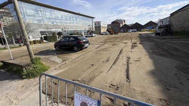 Explanda de Ojea, detrás del Concello de Cangas. | SANTOS ÁLVAREZ