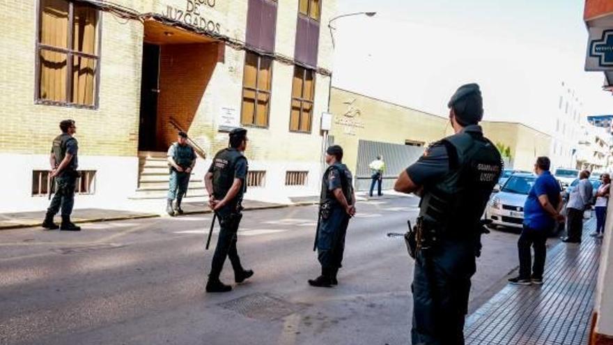 El juez envía a prisión a dos de los tres detenidos por el tiroteo en el Rabal de Villena