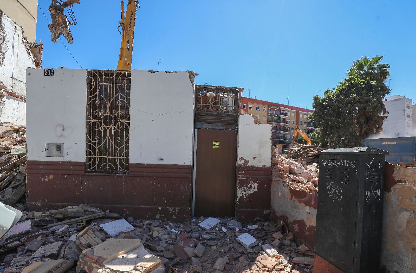 Adiós a Casa Balaguer: así ha sido el derribo del mítico restaurante de València