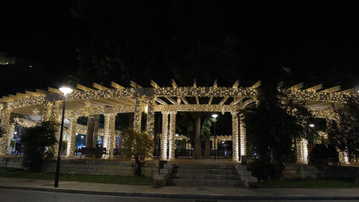 La doble pérgola circular de la plaza de las Columnas de Palma estrena este año luces de Navidad