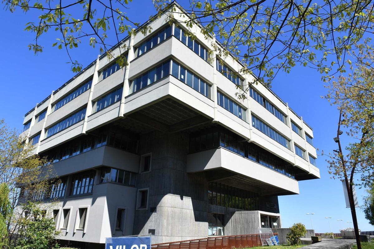 Uno de los edificios de la Escuela de Arquitectura de A Coruña.