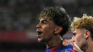 Lamine guanya el torcebraç amb la grada del Pizjuán