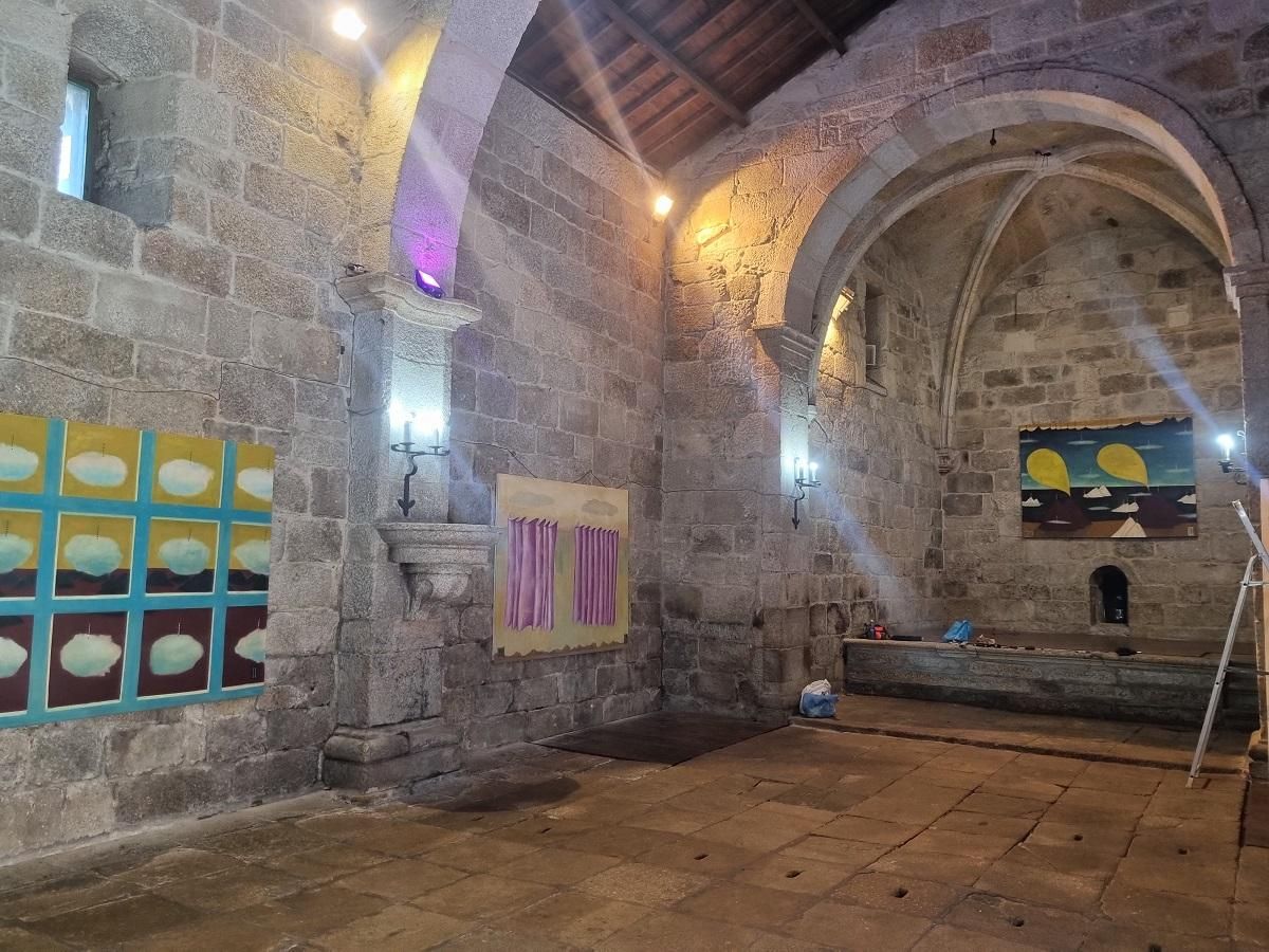 Aspecto de la muestra, la primera en Galicia del pintor neozelandés.