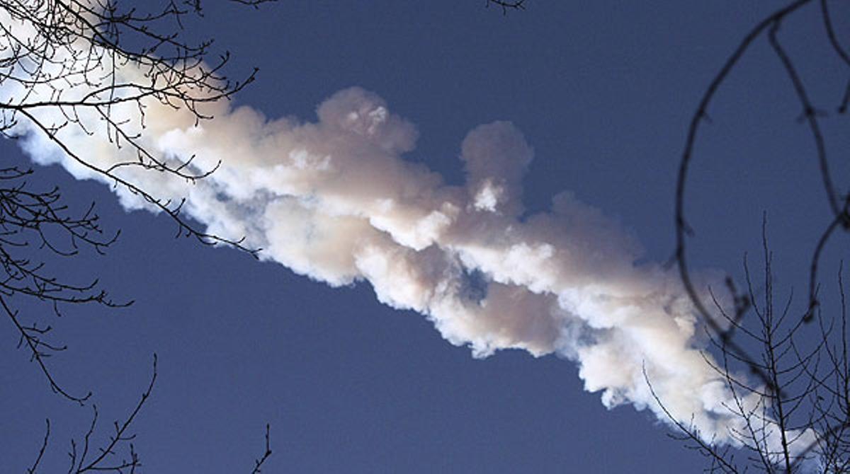 Moment de l’impacte del meteorit als Urals, a Rússia.