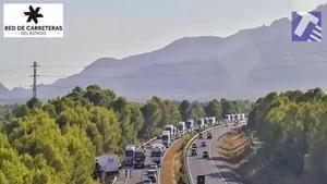 Un accident amb dos camions a Mont-roig del Camp talla l’autopista AP-7 en sentit Tarragona