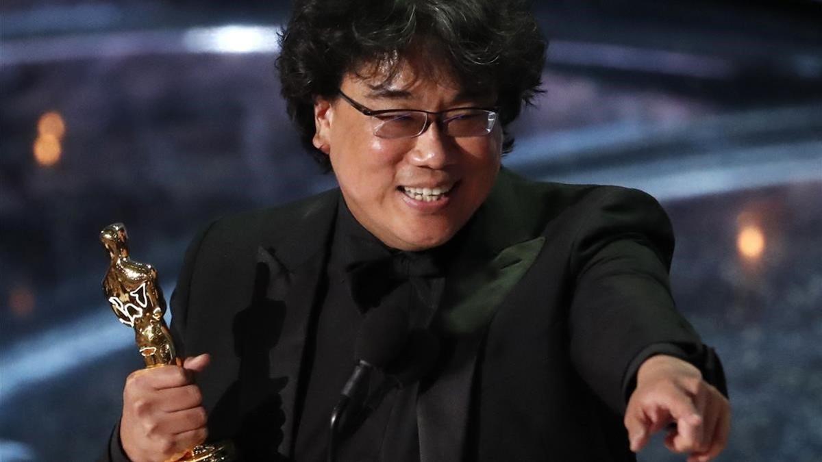 Bong Joon-ho, con el Oscar a mejor película internacional