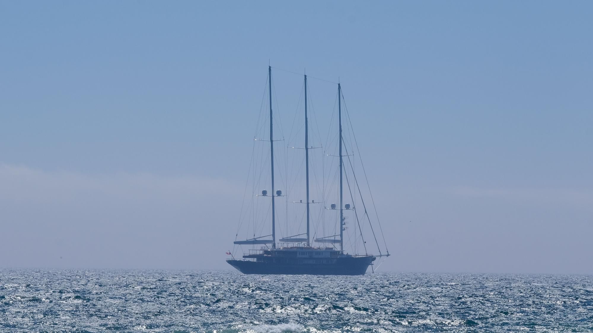 Die Gigayacht "Koru" von Jeff Bezos liegt in der Bucht von Palma de Mallorca