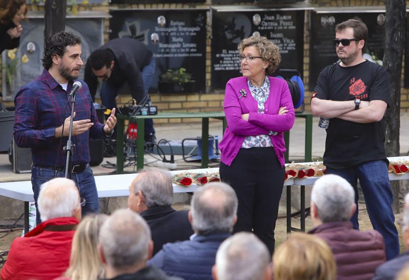 Entrega de los restos de los fusilados por el franquismo a sus familiares, en Paterna