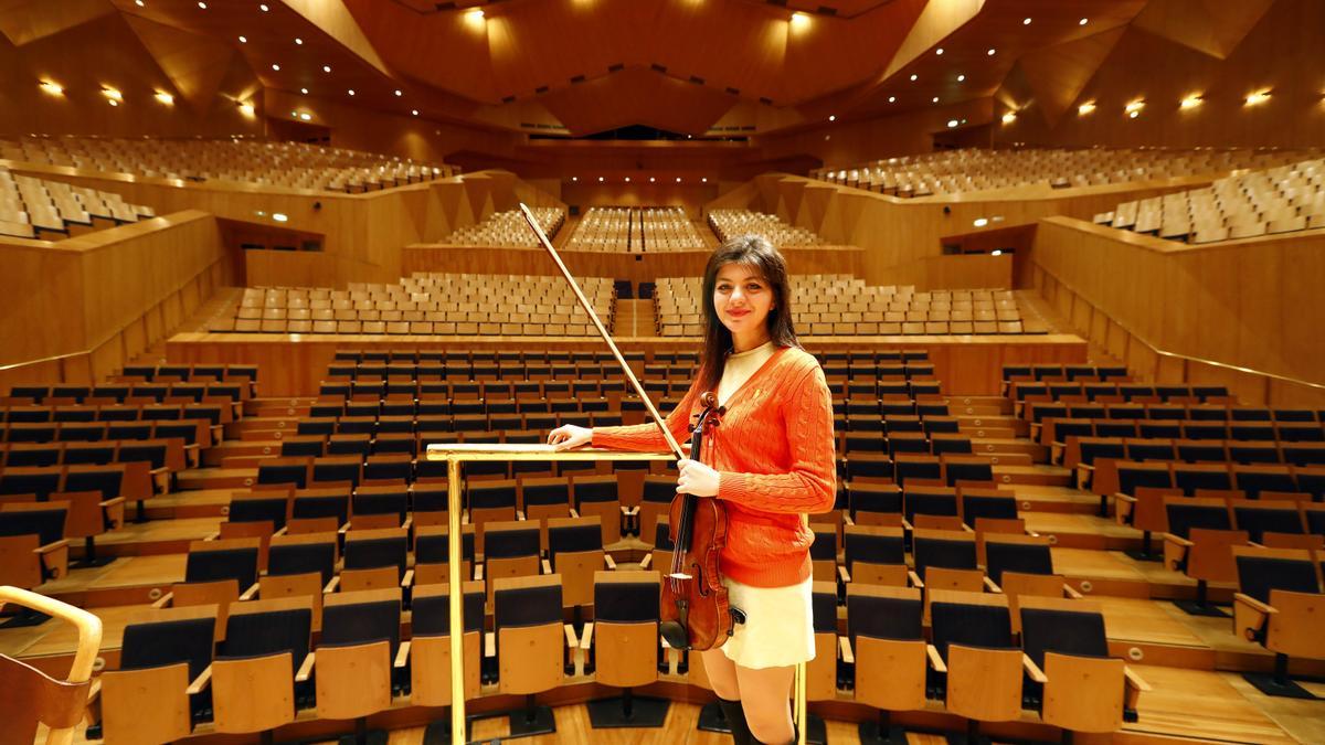 Alexandra Tirsu en la sala Mozart del Auditorio de Zaragoza donde actúa el domingo.