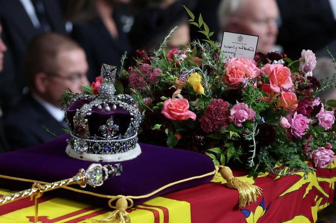 Flores féretro reina Isabel II