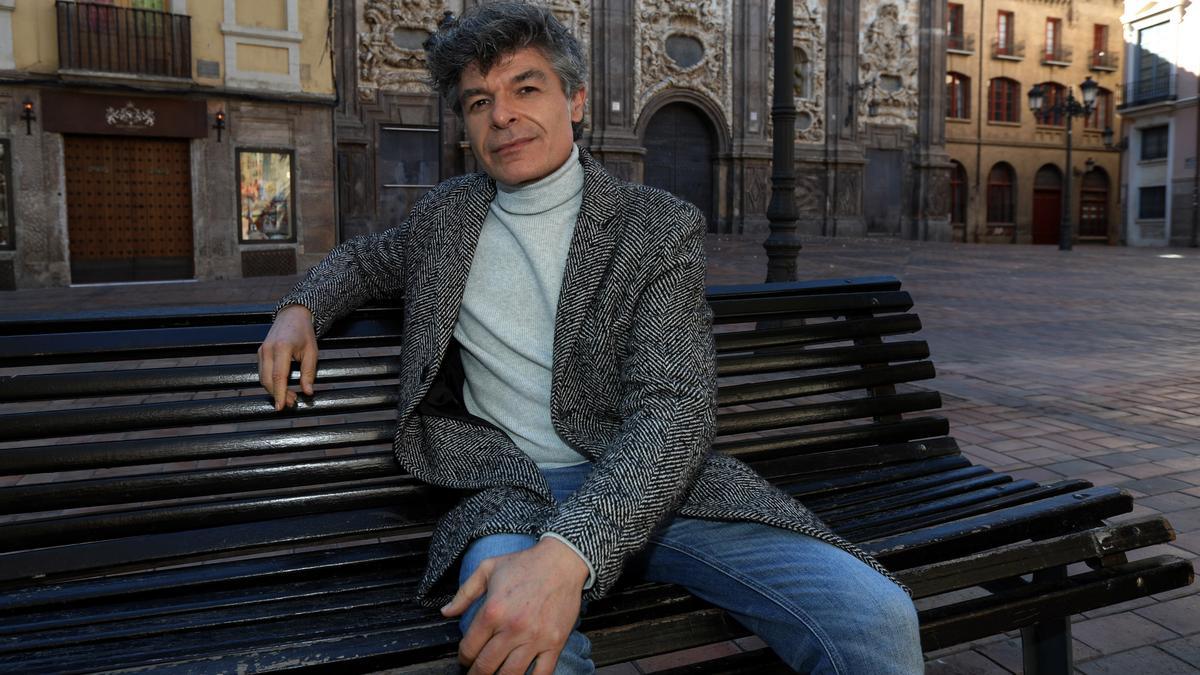 El actor Nacho Guerreros, esta mañana, en la plaza del Justicia de Zaragoza.