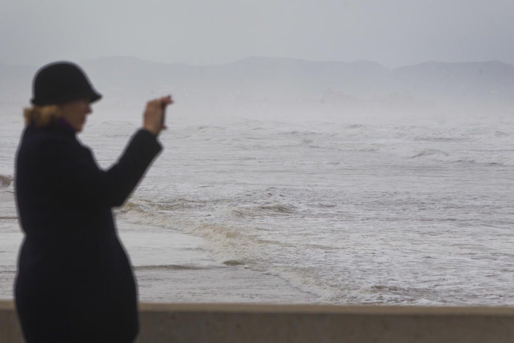 Las playas de la Malva-rosa, el Cabanyal y la Marina tras el temporal marítimo.