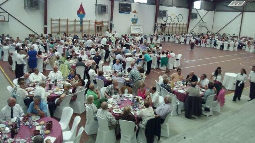La Festa dos Maiores de Bergondo reúne a unas 400 personas en A Senra