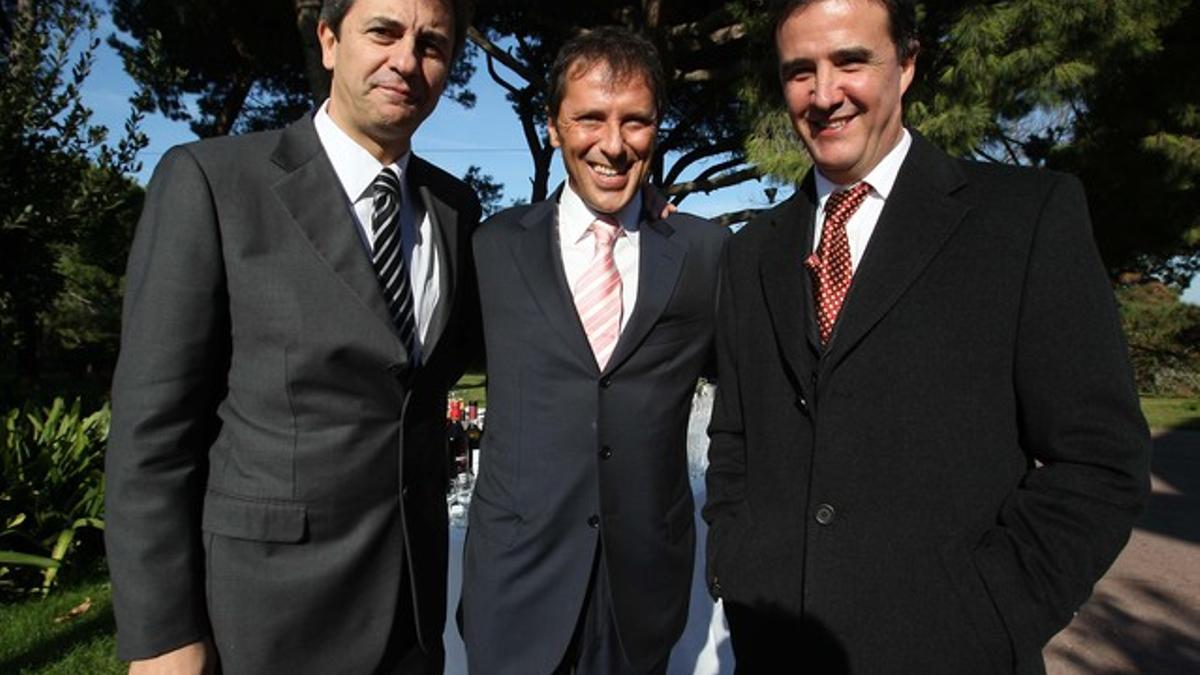 Manolo Lama, Paco González y José Ramón de la Morena (de izquierda a derecha), en un acto previo a la entrega de los Premios Ondas del 2008, cuando todos ellos estaban en la SER.