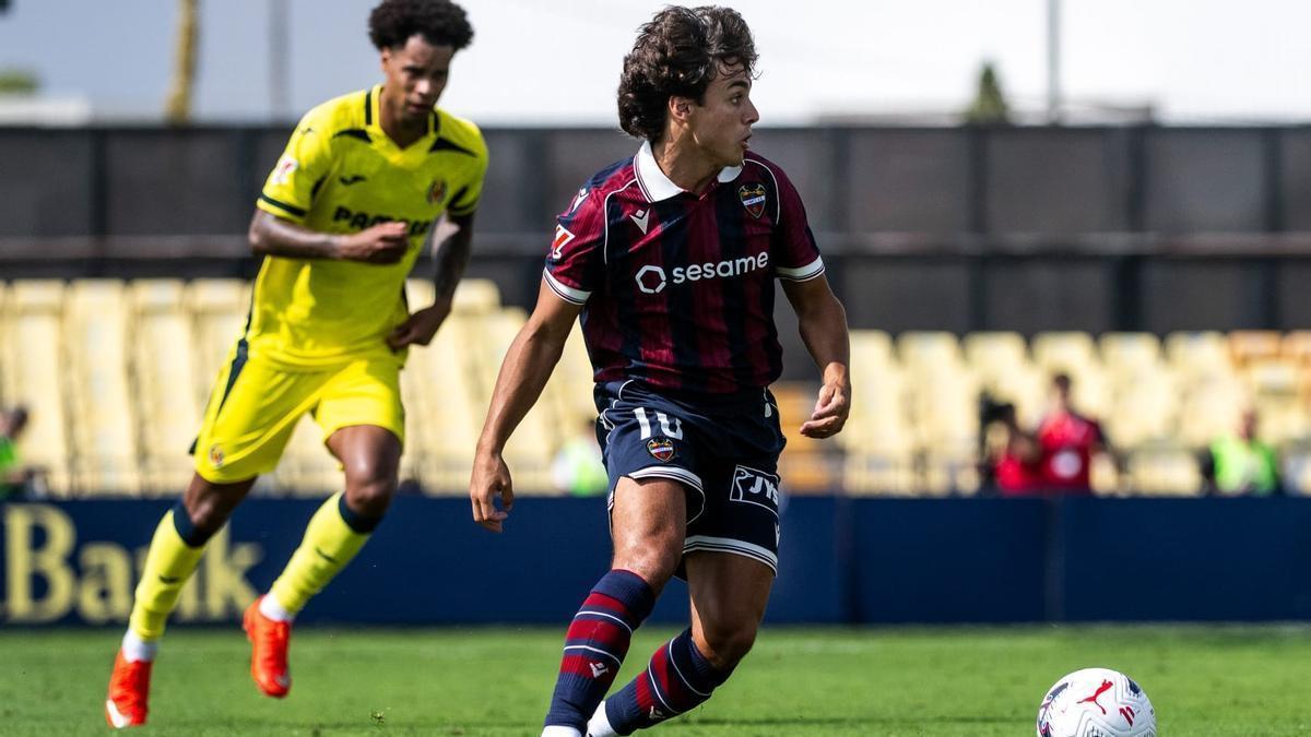Carlos Álvarez, en un partido de pretemporada con el Levante UD.