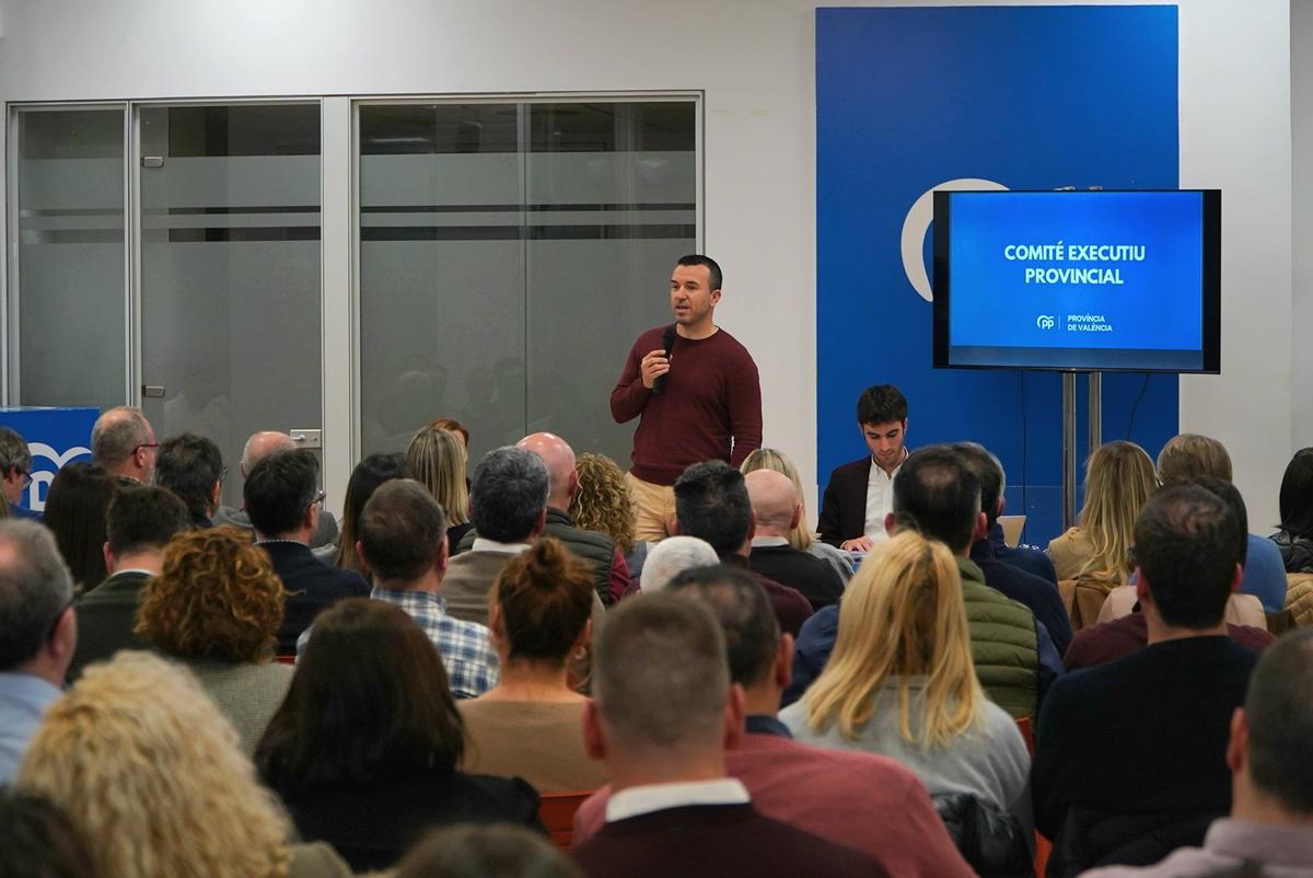 Mompó reorganiza el PP de Valencia en clave electoral con un área de víctimas dana y 'repesca' a Broseta