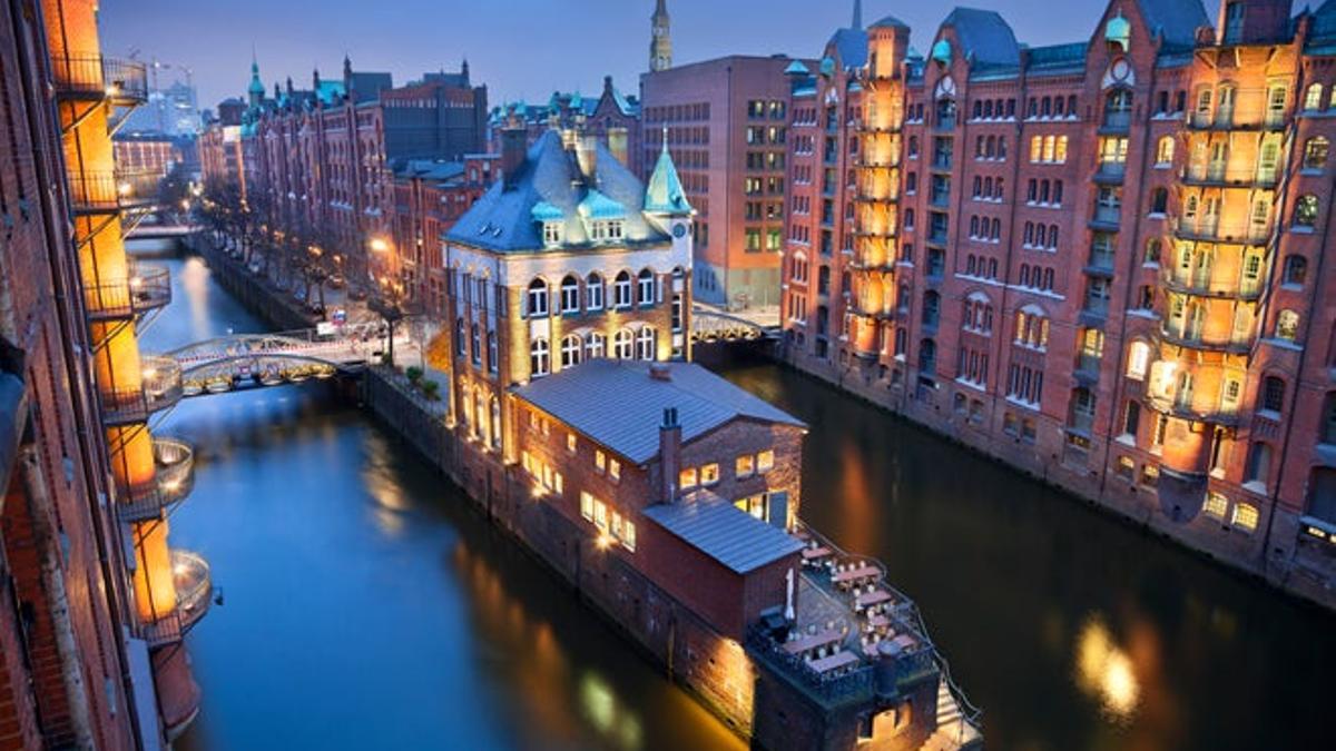 Área de Speicherstadt y barrio de Kontorhaus con el edificio Chilehaus (Alemania) .