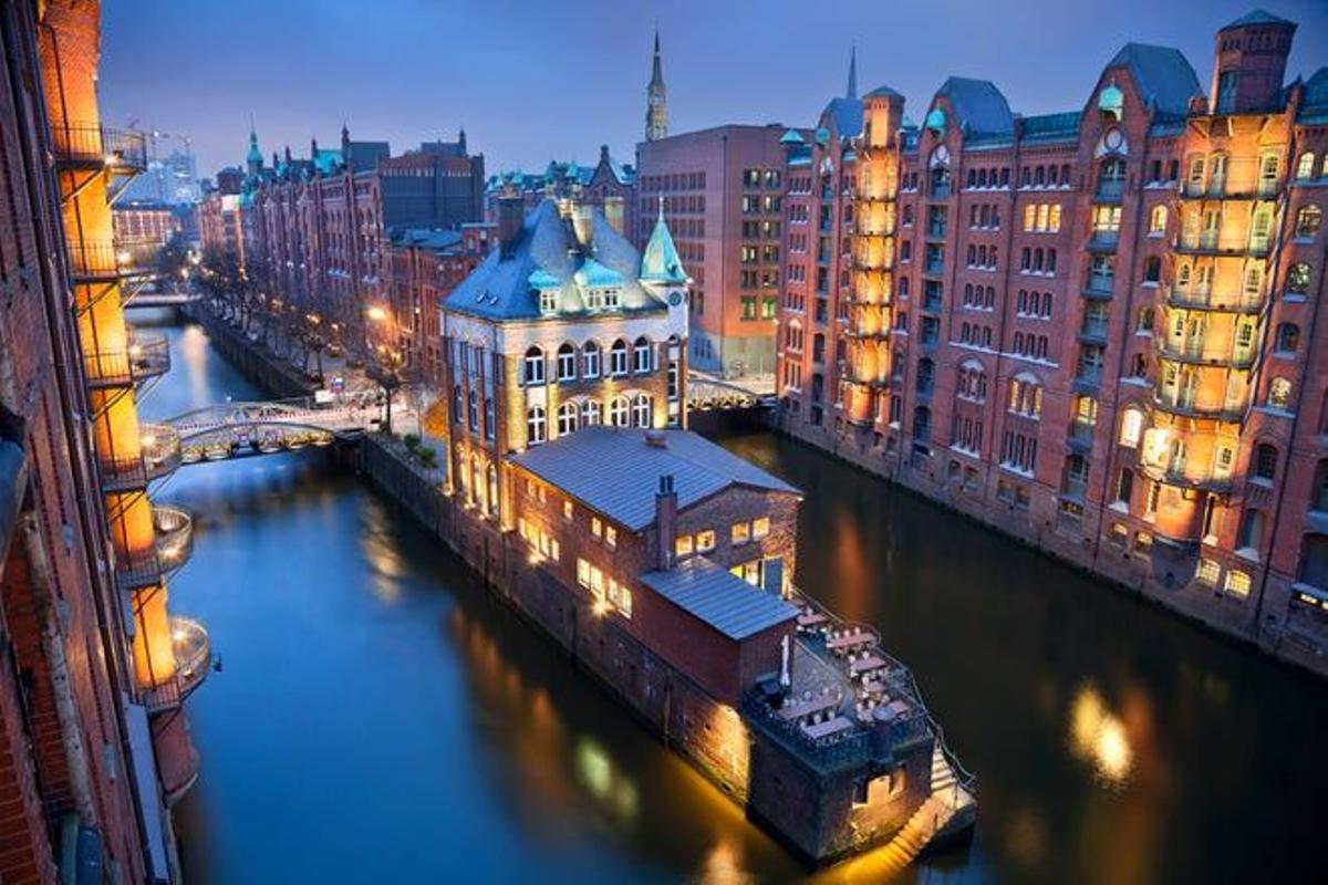 Área de Speicherstadt y barrio de Kontorhaus con el edificio Chilehaus (Alemania) .