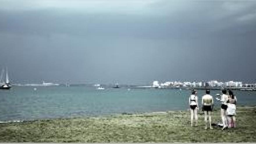 A la platja de la Perola en el moment dels fets hi havia bandera verda.